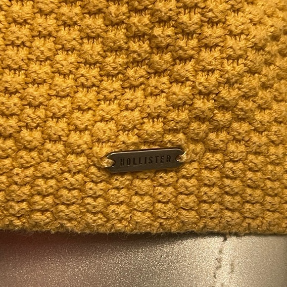 Hollister Yellow Sweater Sz. XS - Picture 4 of 7